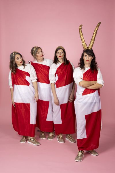 The Sparklettes im Kostüm von «Helvetia bockt!»