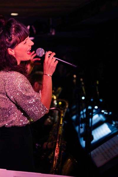 Nina Gutknecht live mit der Westside Bigband